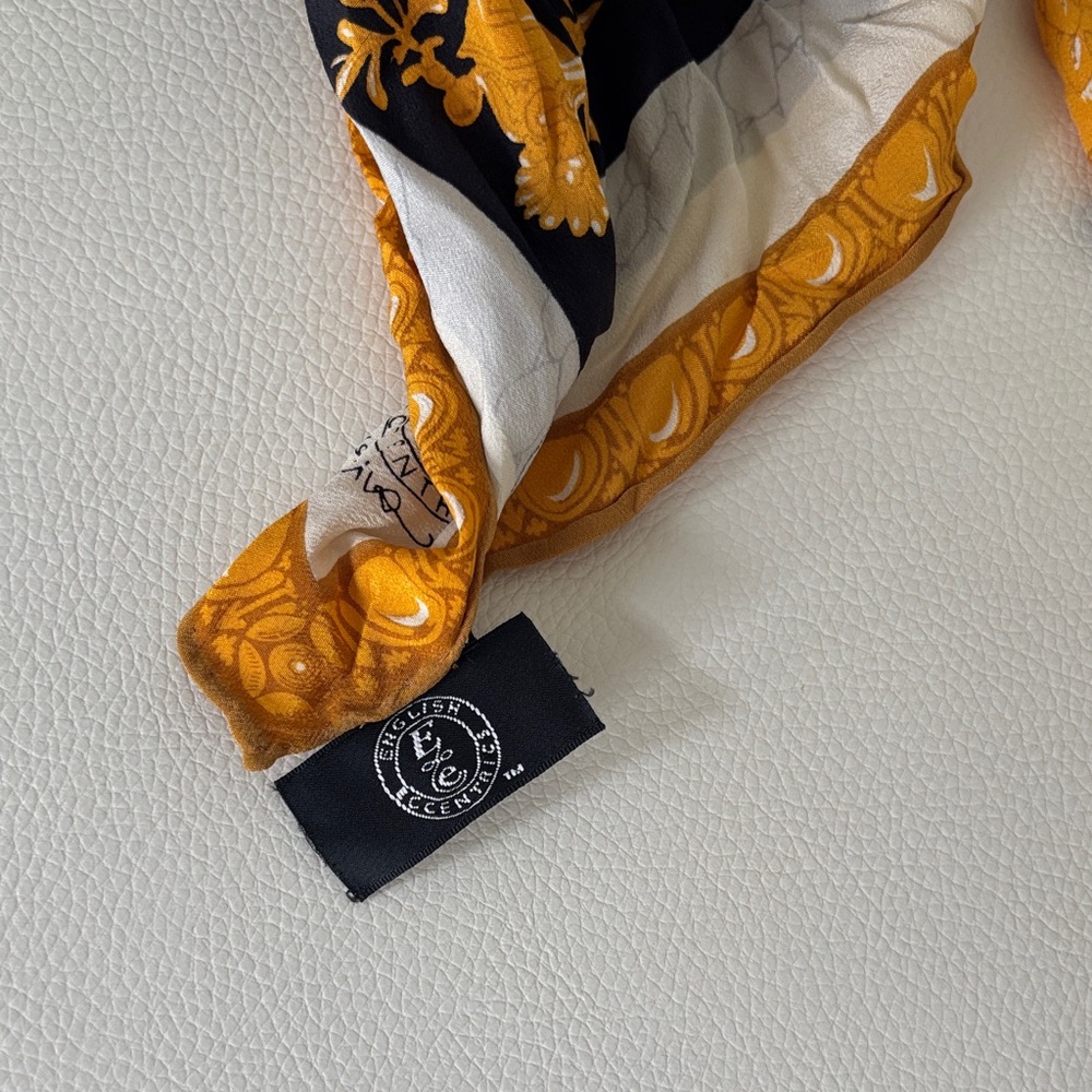 Elegant Black and Gold English Eccentrics 100 % Scarf - Picture 10 of 12